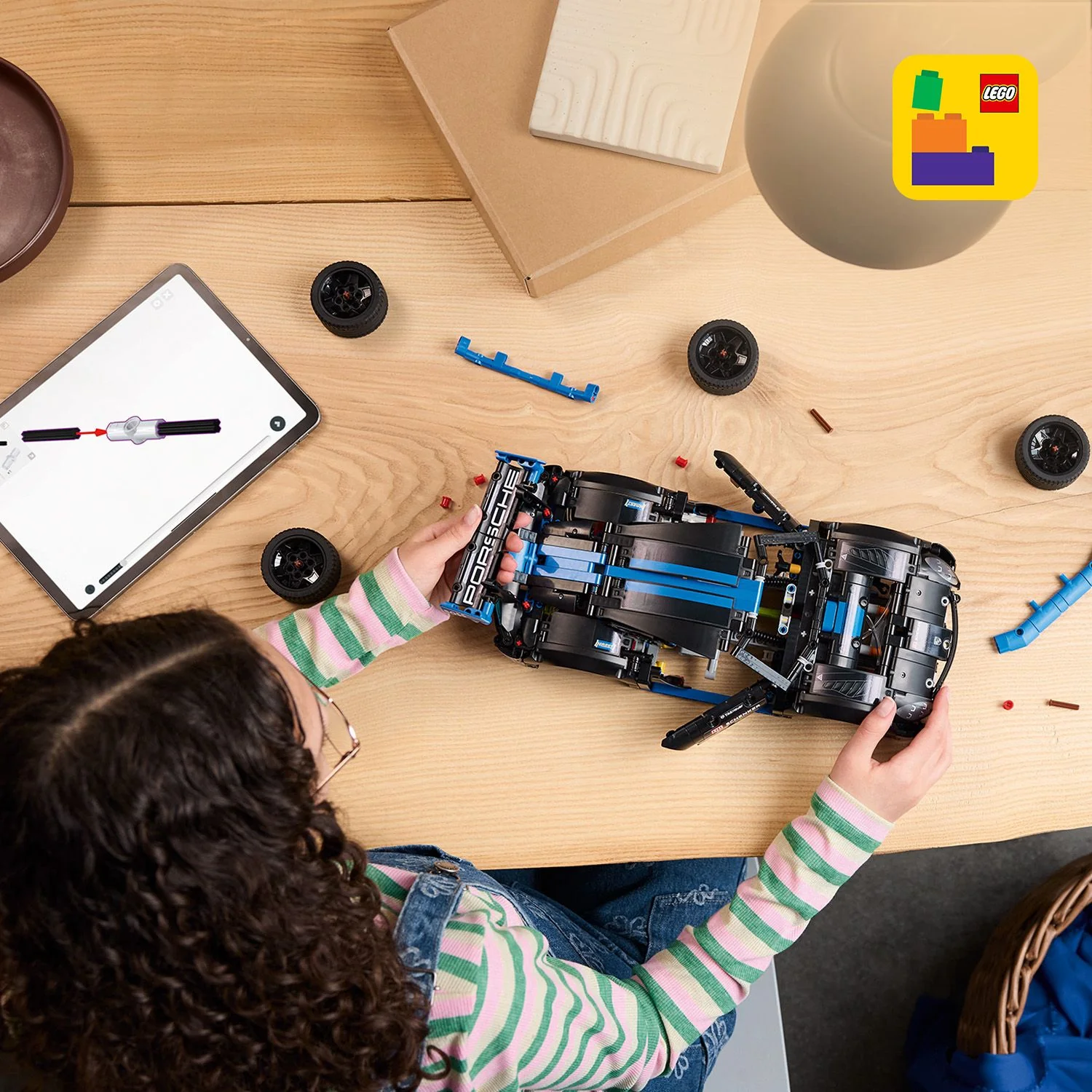 LEGO - Auto da corsa Porsche GT4 e-Performance 42176 - Image 13