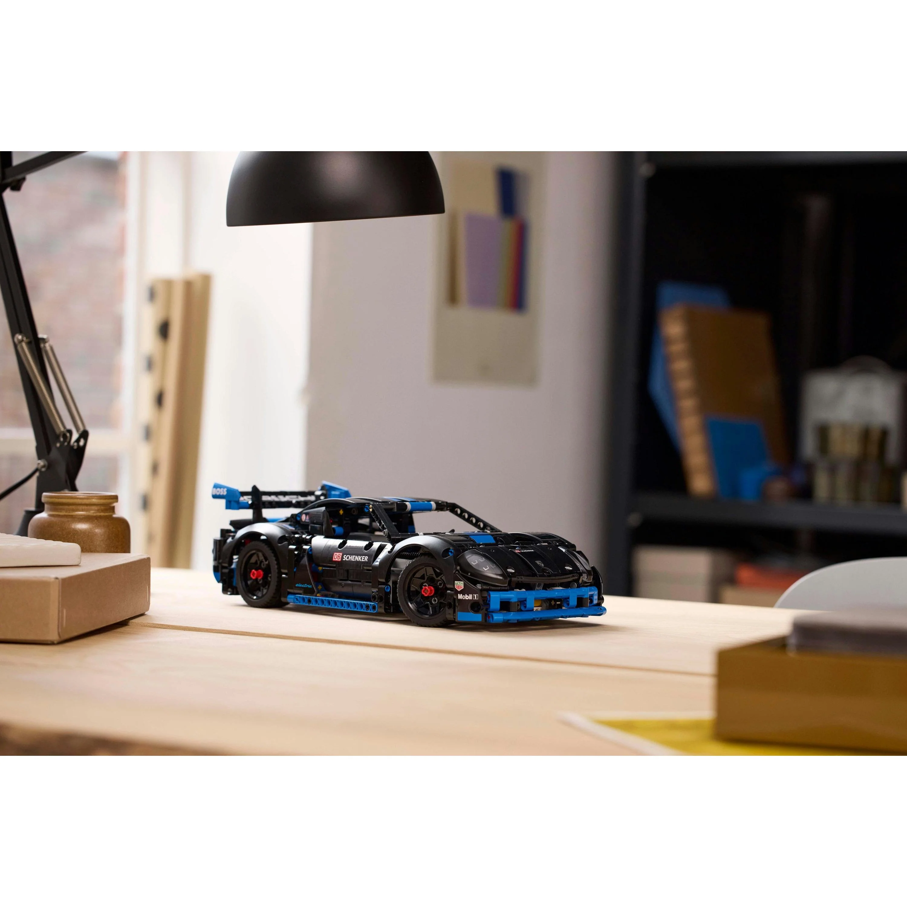LEGO - Auto da corsa Porsche GT4 e-Performance 42176 - Image 17