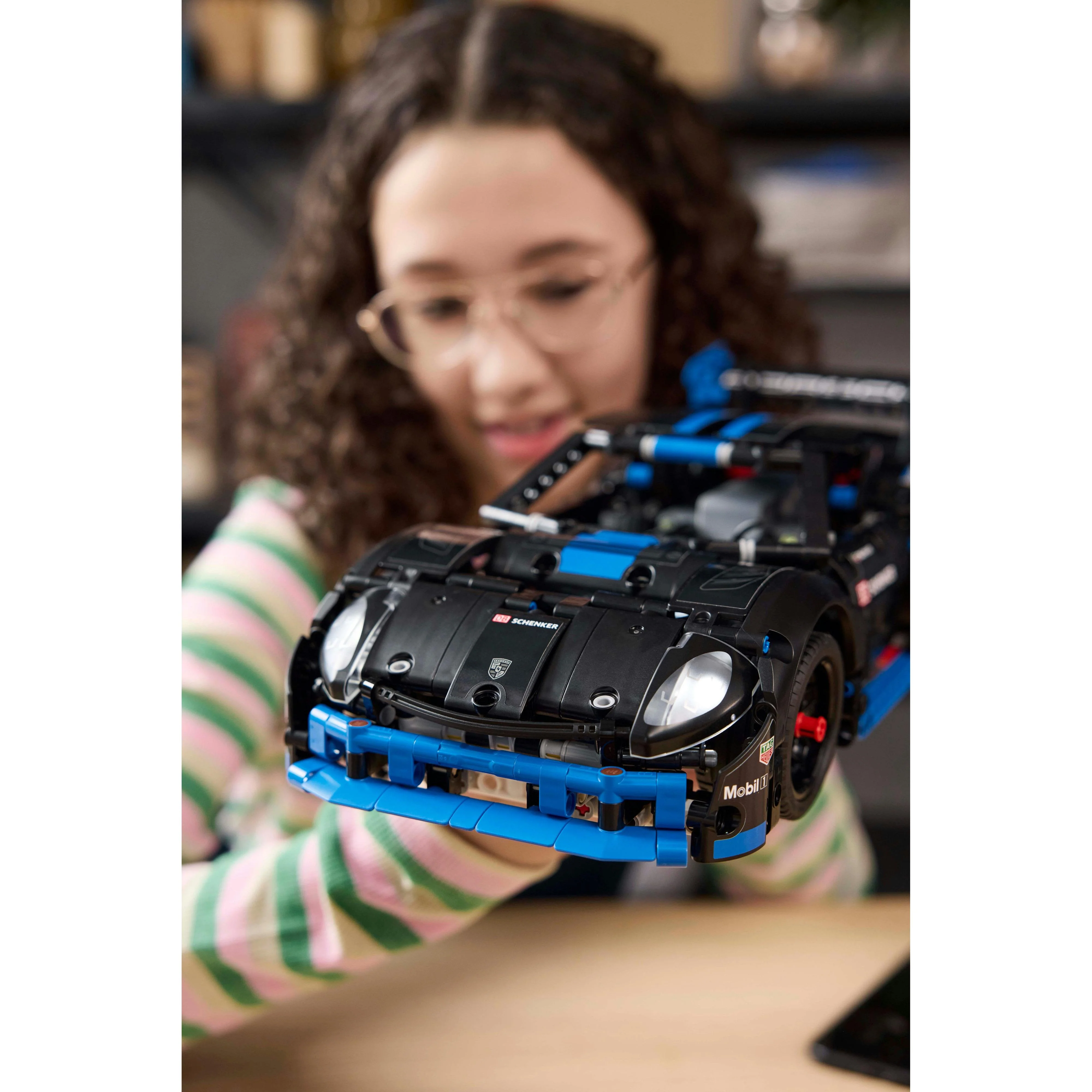 LEGO - Auto da corsa Porsche GT4 e-Performance 42176 - Image 19