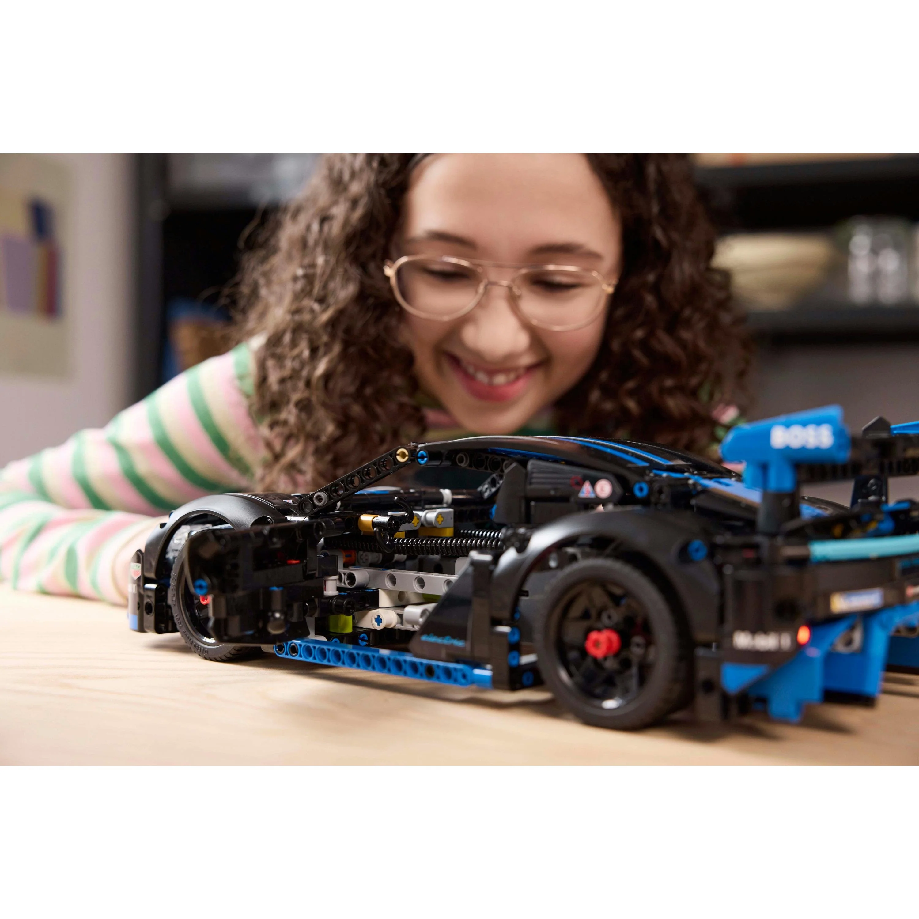 LEGO - Auto da corsa Porsche GT4 e-Performance 42176 - Image 20