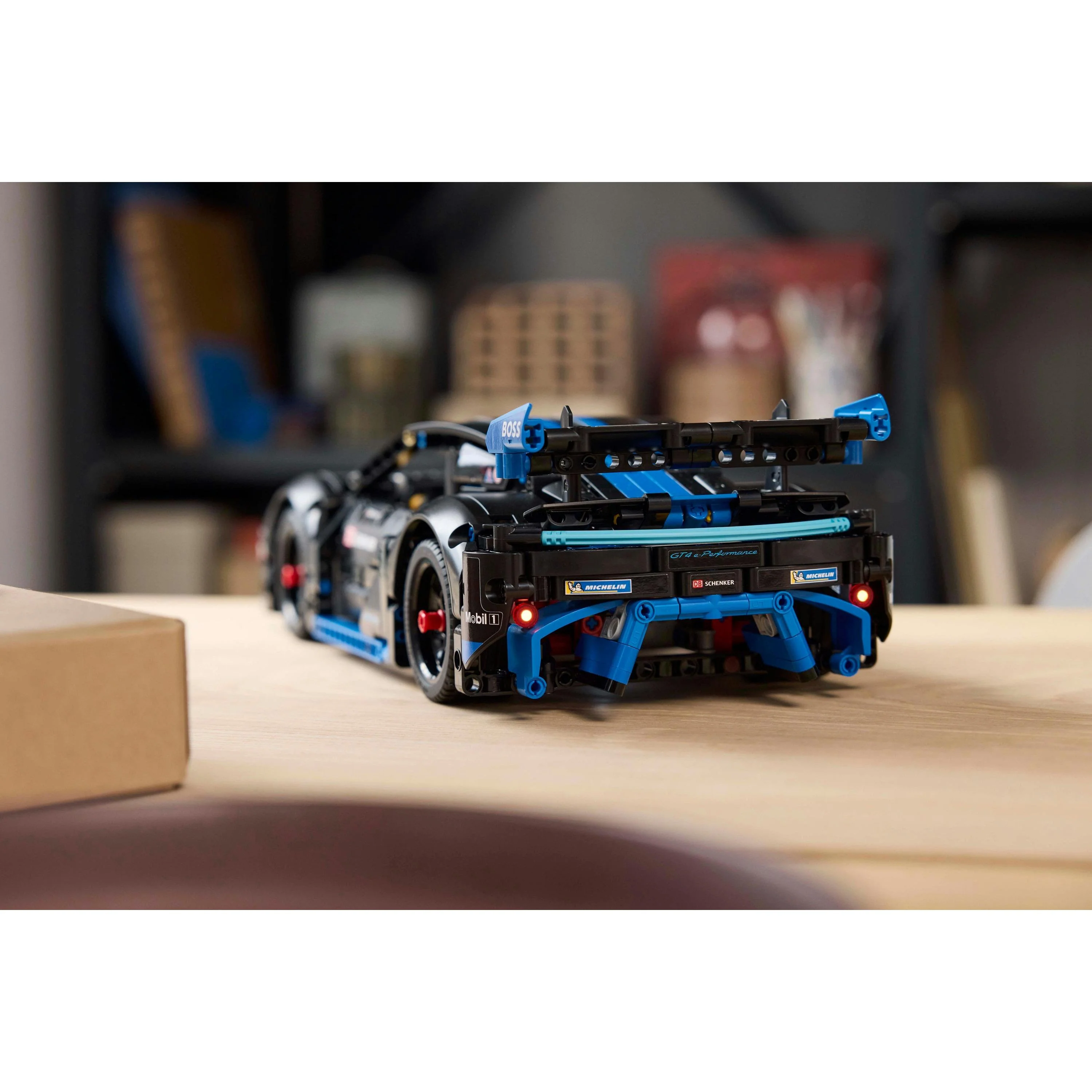 LEGO - Auto da corsa Porsche GT4 e-Performance 42176 - Image 23