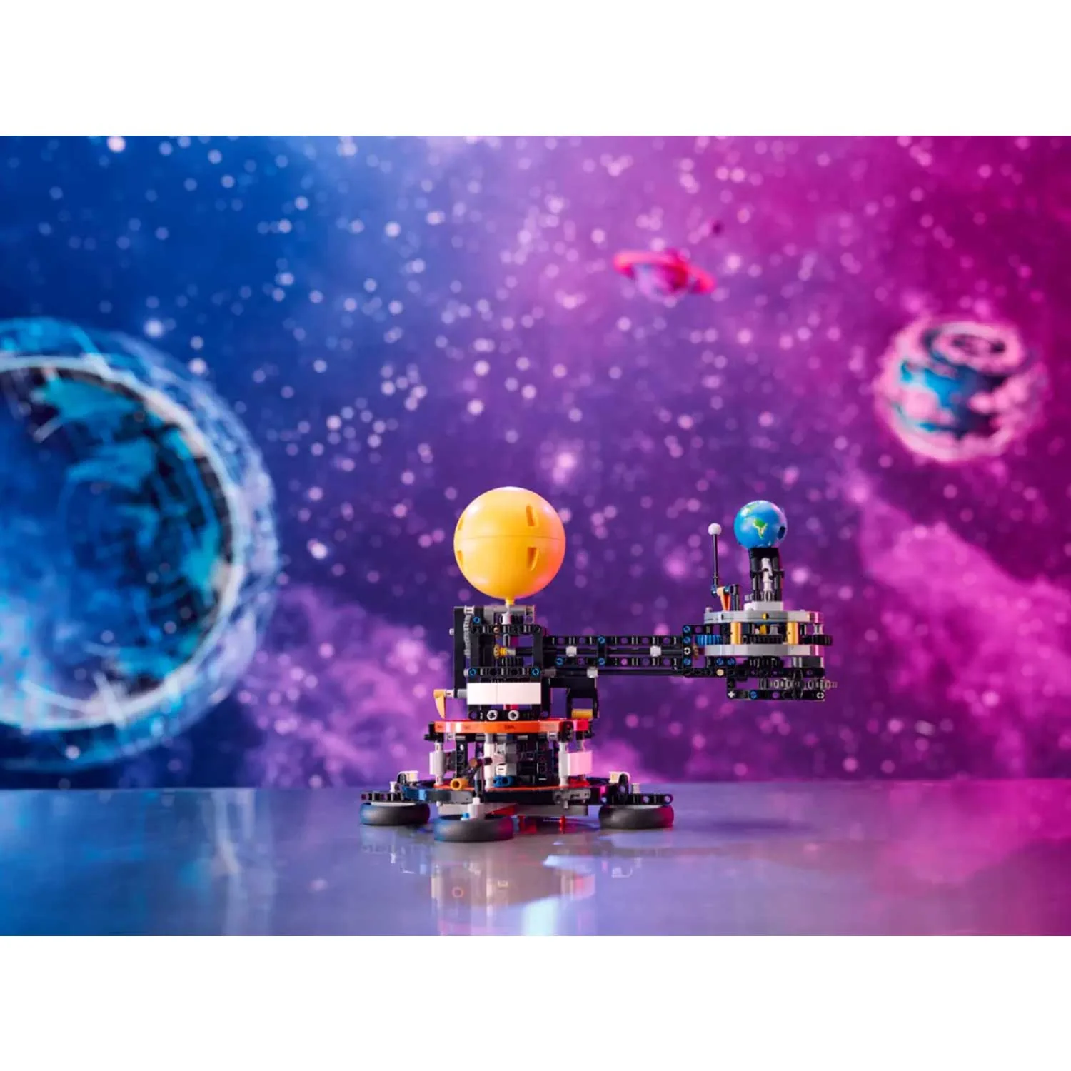 LEGO - Technic Pianeta Terra E Luna In Orbita 42179 - Image 10