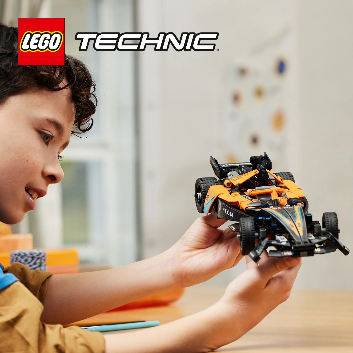 LEGO - NEOM McLaren Formula E Race Car 42169 - Image 23